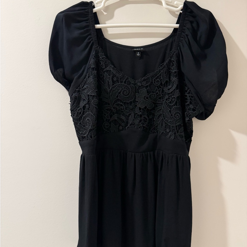torrid Black Lace-Paneled Puff Sleeve Peplum Blouse